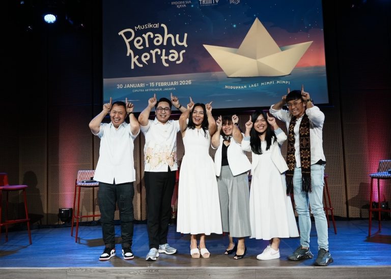 Dunia Sastra, Musik, dan Teater dalam “Musikal Perahu Kertas”