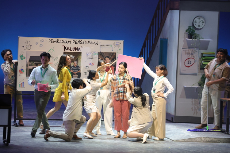 Makna Sejati Rumah dalam “Home Sweet Loan The Musical”